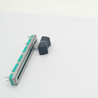 Der Reise-60mm linearer Widerstand Dia-des Potenziometer-B100K für mischende Audiokonsole