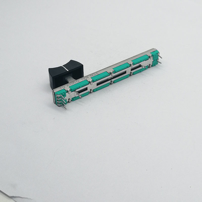 Der Reise-60mm linearer Widerstand Dia-des Potenziometer-B100K für mischende Audiokonsole