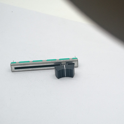 Der Reise-60mm linearer Widerstand Dia-des Potenziometer-B100K für mischende Audiokonsole