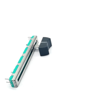 Kundenspezifisches Metallhebel-Kohlefilm-lineares 60-mm-10K-Linearschiebepotentiometer, das für Soundkonsolen-Kopfhörer und Mikrofon verwendet wird